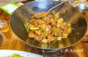Whole Stir-Fried Fan Chicken in Pot