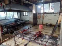 -黄记四更烤乳猪店