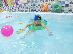 -蓝鲸奇亲子游泳俱乐部