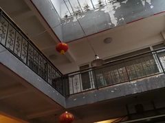 -茅屋大酒店