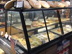 面包甜点陈列柜-欧式面包坊(青岛万象城店)