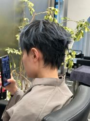 -一家只做男发烫染的店