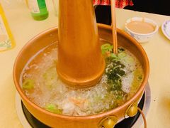 -洞庭洲·防空洞火锅·烧烤·铜锅涮肉(新百广场店)