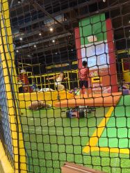 -蹦蹦跳跳(新奥购物中心店)