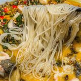 我终于找到一家好吃的酸菜鱼了！酸酸辣辣泡米线绝了阿！