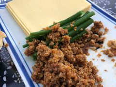 勾魂小媳妇-八两八金·莱芜特色炒鸡(市南漳浦路店)