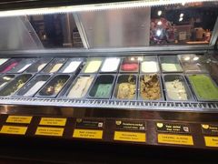 -莓园冰淇淋店