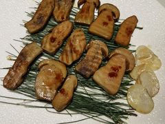 鹅油松碳煎烤牛肝菌-泓0871臻选云南菜·味庄