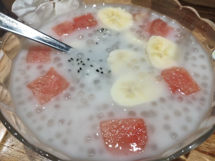 「鲜果奶香西米露」好大一碗,特别划算