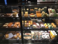 面包甜点陈列柜-星巴克(广州动漫星城东区店)