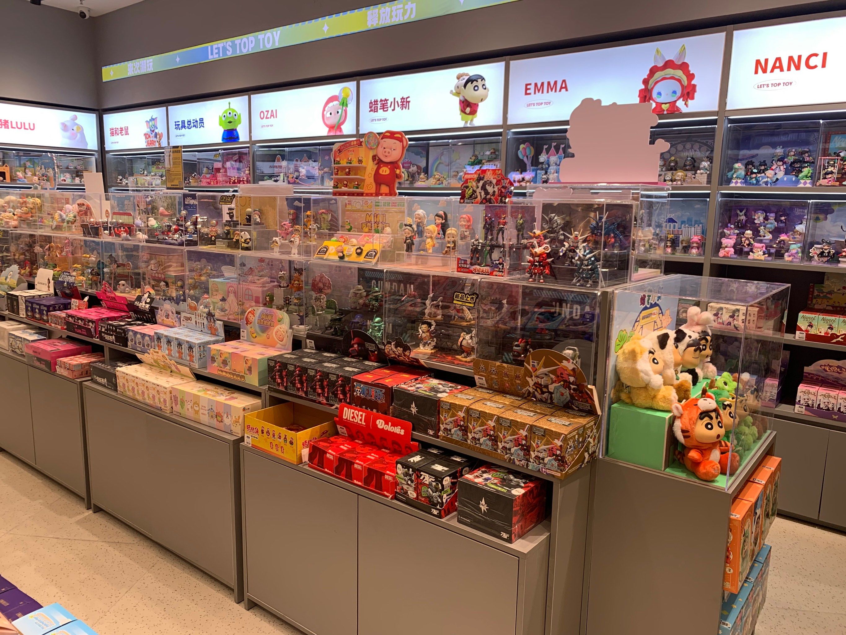 进去就出不来的盲盒店