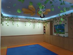 -哲学苑亲子园·早教婴儿托育·婴儿游泳(颐龙湾店)