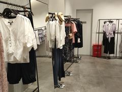 -URBAN REVIVO(上海中庚漫游城店)