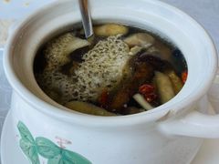 菌菇土猪肉汤-荣誉海鲜酒楼(海湾店)