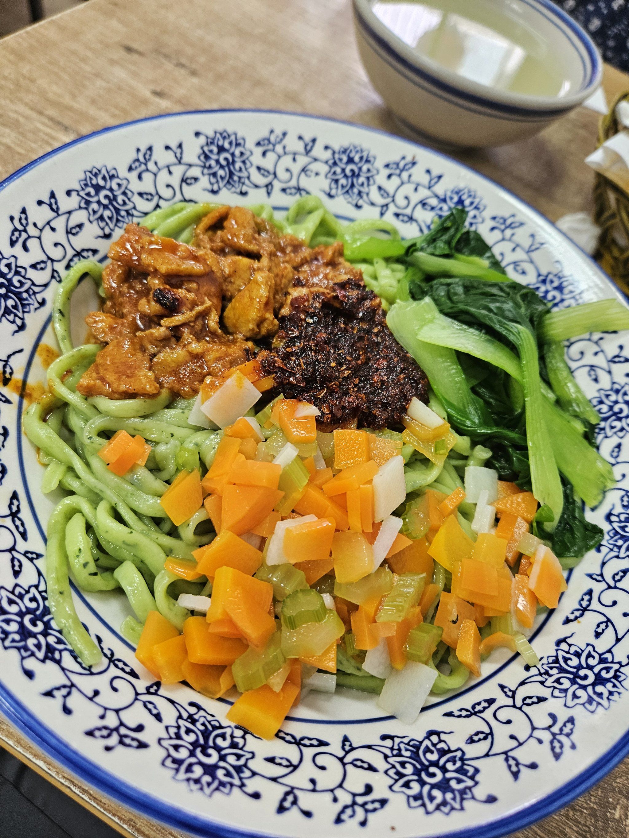 来吃好吃的菠菜面