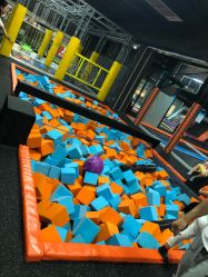 -蹦贝运动中心·蹦床·攀岩·闯关(龙岗店)