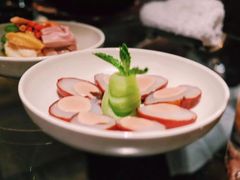 鹅肝酿鸽蛋-湖滨28中餐厅·西湖宴·杭州君悦酒店