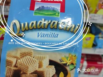 这个商场里居然有很多吃的地方还有罗森