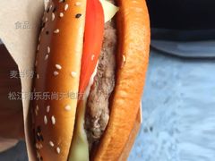 意式黑醋烧烤风味安格斯厚牛堡-麦当劳(松江南乐得来速店)
