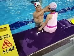 -蓝海豚游泳俱乐部(南京西路店)