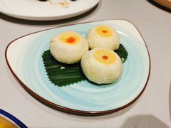 鲜肉月饼-屋里厢上海菜馆