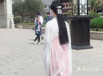 传统服饰的魅力确实经典