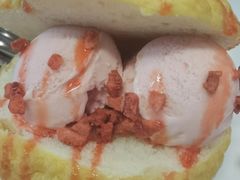 草莓冰激凌菠萝包-七爷清汤腩·港式餐厅(金狮广场店)