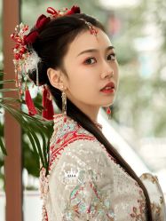 点击看大图 -艾拉·女王婚纱礼服馆