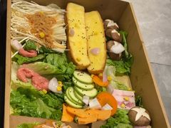 -山野的朋友露营炭火烤肉