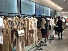 -URBAN REVIVO(高德置地广场·春广场店)