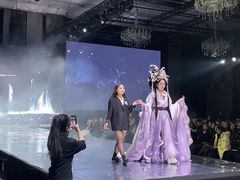 -贺加贝化妆美甲培训学校