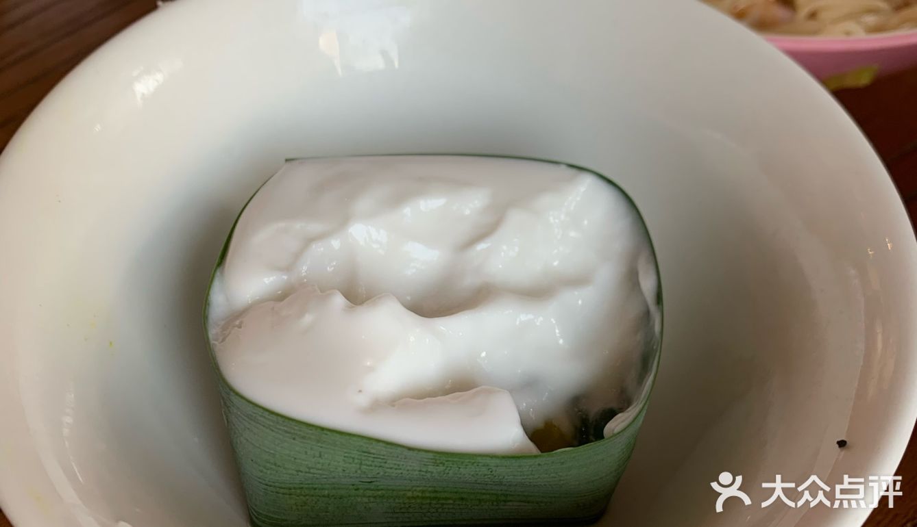 店里的免费柠檬水杯里还有一根胡萝卜