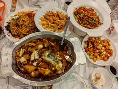 -鑫巴蜀小镇 · 水煮鱼专研店(玉桥店)