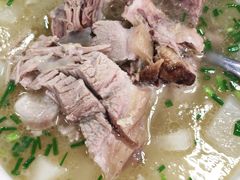 萝卜炖肘子-荣生萝卜汤饭店