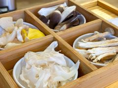 豪华野生菌拼盘-阿婆情腊排骨火锅·野生菌季(古城旗舰店)