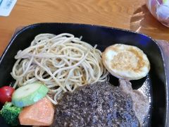 -豪客嘉族·麦尼顿西餐厅(乐福天下店)