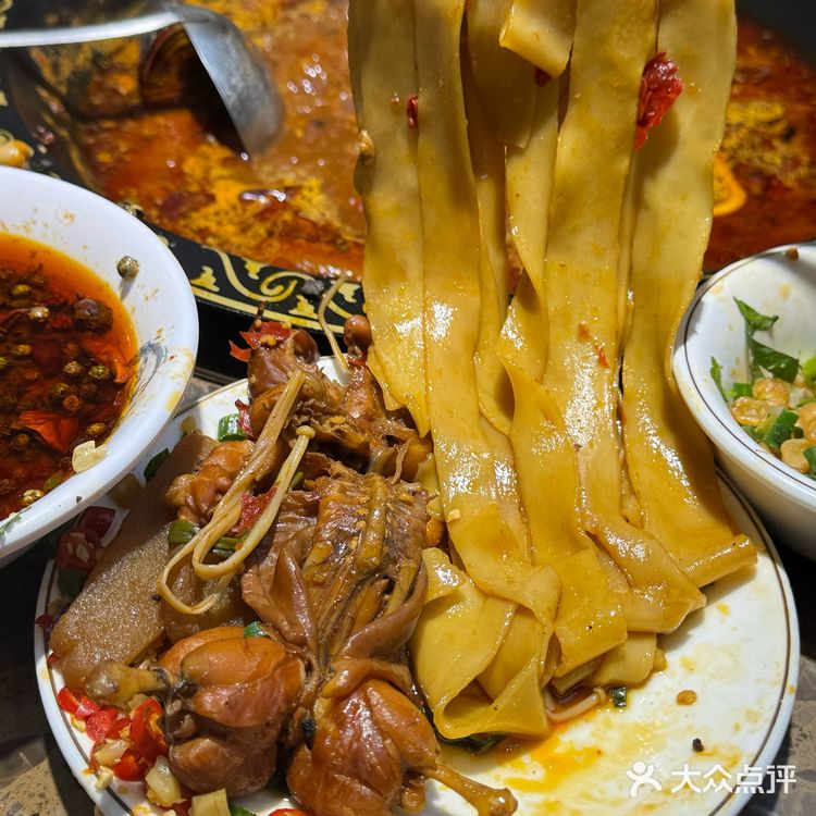 在新乡!你可以永远相信犄角旮旯里的小店…