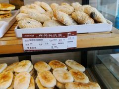 现烤黑芝麻酥饼-长发西饼(临顿路店)