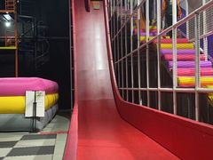 -嘿哟动霸CHUA·新潮玩运动娱乐中心·蹦床滑冰团建乐园