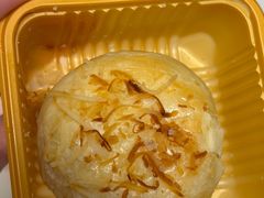 现烤生椰玫瑰鲜花饼-嘉华鲜花饼·现烤(昆明老街店)