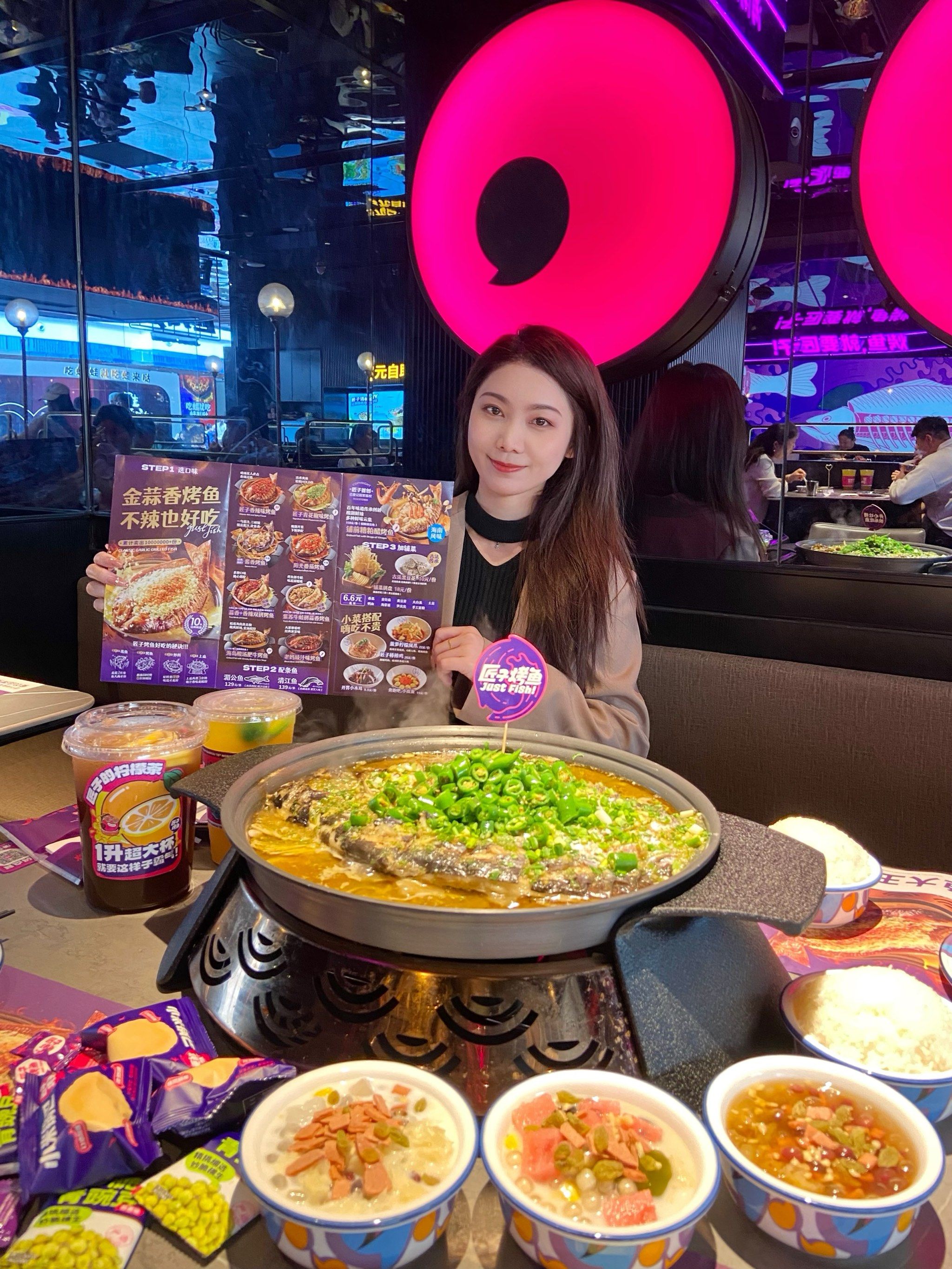 吃货的快乐无非就是下班后去吃吃喝喝～我隔三差五就要拉着朋友去吃