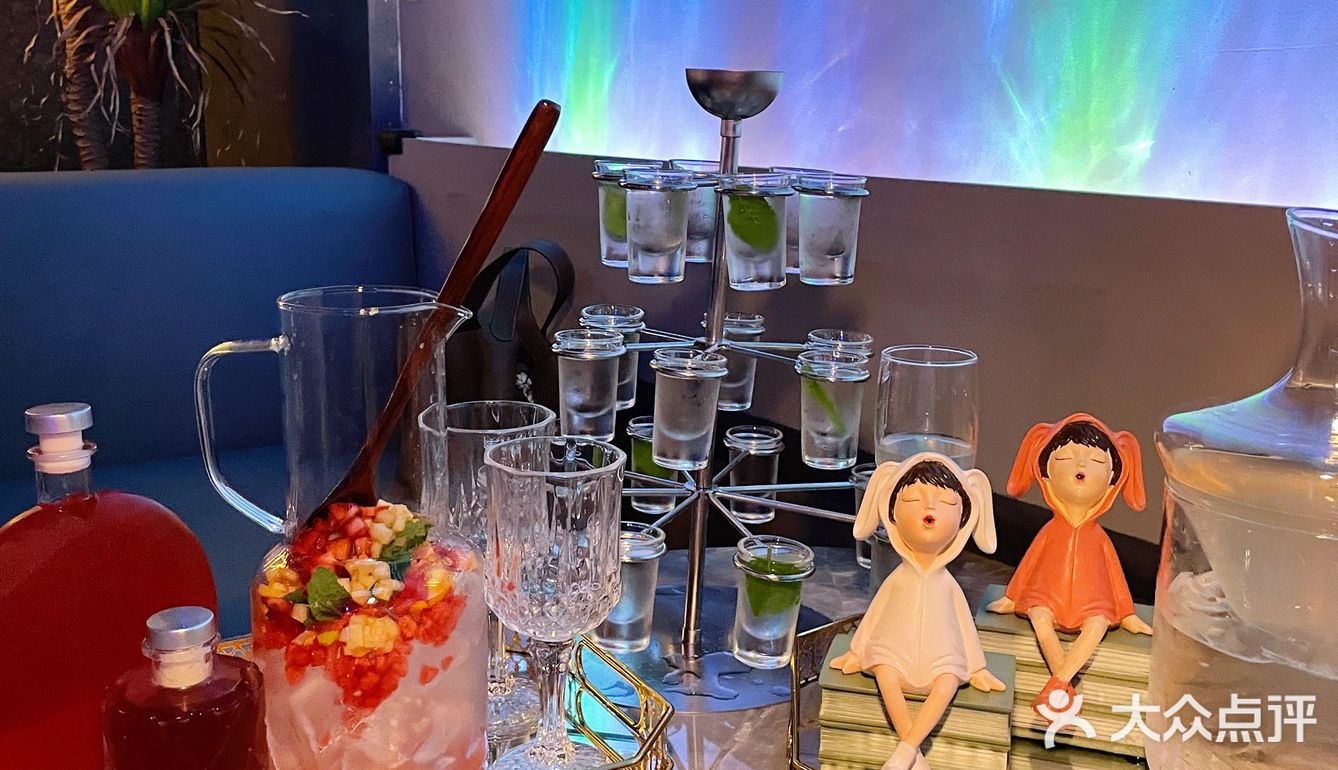 周末微醺解压好去处｜赛博朋克风酒吧