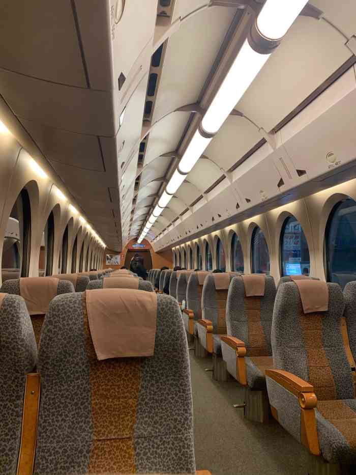 难波机场快线站-"此刻,我不想评价这个站点. 此刻,我只.