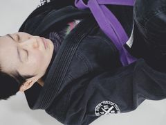 -菠萝格斗巴西柔术训练馆