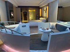 -皇马海口湾海景酒店(万绿园秀英港店)
