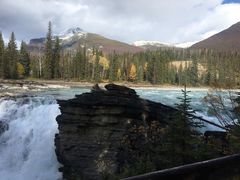 -阿萨巴斯卡瀑布观景点