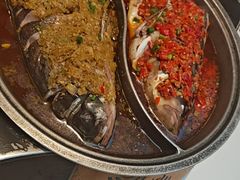 -阿瓦山寨·湘菜现炒·剁椒鱼头王(咸阳总店)