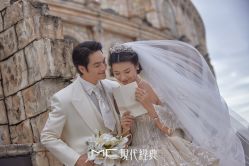 -现代经典婚纱摄影