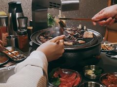 -围炉肉舍•炭烤活鳗•丹东海鲜烤肉(步行街店)