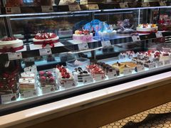 面包甜点陈列柜-巴黎贝甜(右安门店)